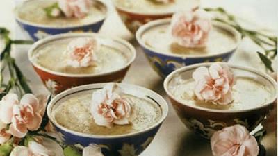 گیلانی ها دسر گل پالوده را چطور می پزند