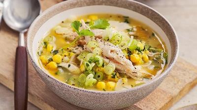 طرز تهیه و دستور پخت سوپ ذرت و مرغ را یاد بگیرید