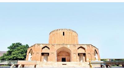 کلات نادری شهری تاریخی و بسیار دیدنی است