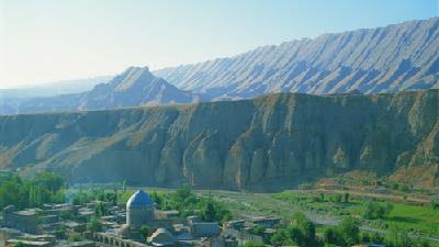 مسجد گنبد کبود از مکان های تاریخی شهر کلات نادری است