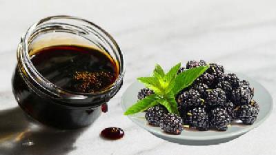 با فواید و مضرات شیره توت آشنا شوید