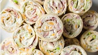 رولت کالباس یک فینگرفود مخصوص جشن تولد است