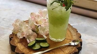 تهیه شربت خیار و سنکجبین در خانه خیلی راحت است