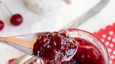 مربای آلبالو را چطور درست می کنند