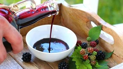 طرز تهیه شربت شاه توت را یاد بگیرید