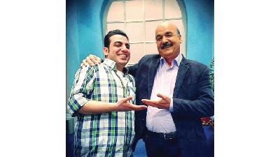 محمد لقمانیان عروسک گردان مهمونی در کنار ایرج طهماسب