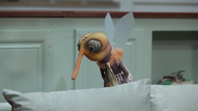 محمد لقمانیان عروسک گردان پشه در سریال مهمونی است