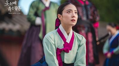 عکسی از سریال سر آستین قرمز