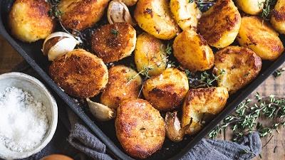 سیب زمینی تنوری را چطور بدون فر و با فر درست کنیم