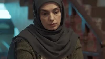 سیمین در سریال برف بی صدا می بارد