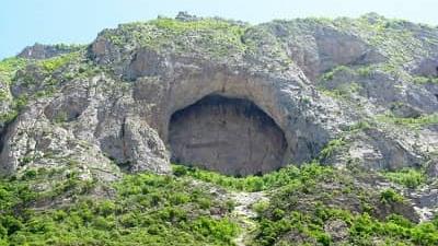 در سواد کوه از غار استبهد خورشید دیدن کنید