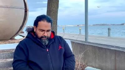 رضا صادقی یکی از موفق ترین خواننده های ایرانی است