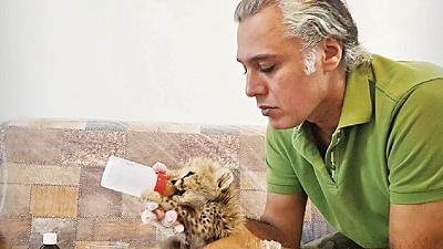 علیرضا شهرداری پناه بای نگهداری از پیروز سختی های زیادی را تحمل می کند