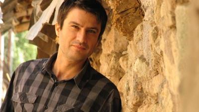 شهرام حقیقت دوست در نقش سرگرد امیرعلی طلوعی در سریال خون سرد