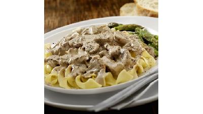 سس قارچ استراگانف ماکارونی را خوشمزه می کند