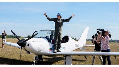 پسر 17 ساله در 5 ماه با هواپیما به دور دنیا سفر کرد