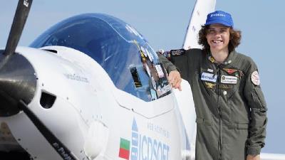 پسر 17 ساله در 5 ماه با هواپیما به دور دنیا سفر کرد