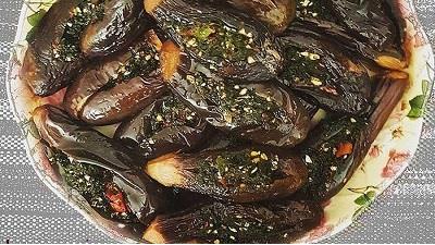 طرز تهیه و دستور پخت بادمجان شکم پر گیاهی را یاد بگیرید