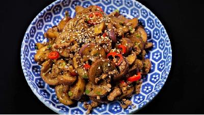 طرز تهیه خوراک بادمجان با قارچ را یاد بگیرید