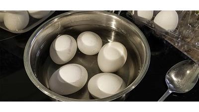 چکار کنیم تخم مرغ آب پز ترک نخورد