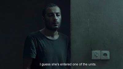 نوید محمدزاده در فیلم شب، داخلی، دیوار