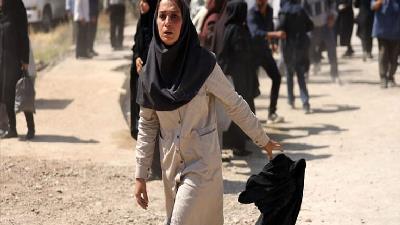 دایانا حبیبی در در فیلم شب، داخلی، دیوار