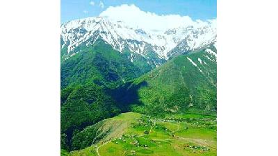 روستای الیت آبشار و چشمه های زیادی دارد