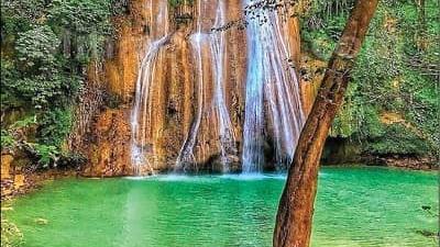 آبشار لوه محلی مناسب برای طبیعت گردی است