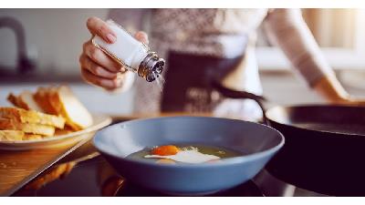 چگونه مقدار مصرف نمک را کاهش بدهیم