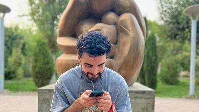 محمد صادقی بازیگر نقش امیرعلی در سریال بی همگان