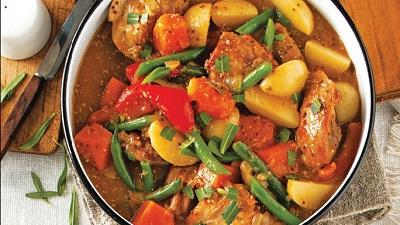 خوراک لوبیا سبز را با قارچ و مرغ درست کنید