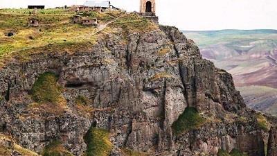 قلعه ضحاک هشترود مکانی با قدمتی طولانی است