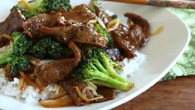 طرز تهیه خوراک گوشت با کلم بروکلی