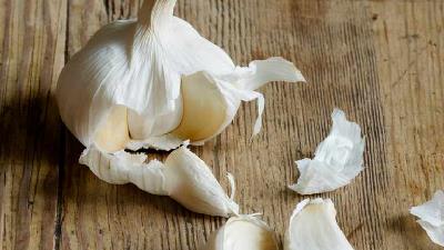 ترفندهایی برای کندن پوست سیر