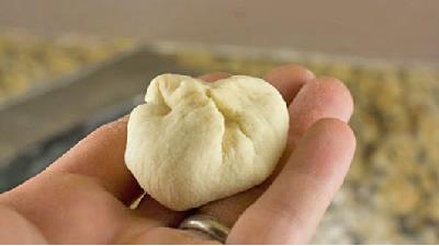 پیراشکی کرم دار خانگی را چطوری درست کنیم