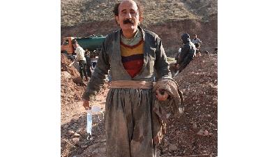 سیروس سپهری بازیگر نقش ادریس در سریال نون-خ