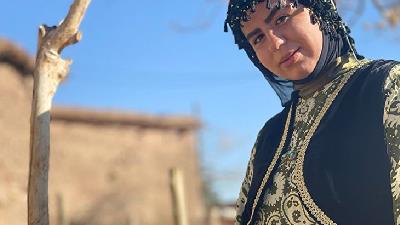 صهبا شرافتی بازیگر نقش روناک در سریال نون- خ