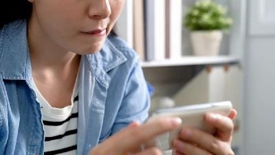 بزرگسالان چگونه می توانند تیک عصبی را درمان کنند