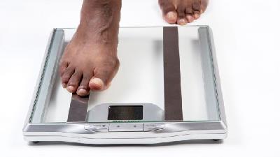 چه موقع از روز خودمان را وزن کنیم