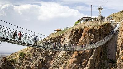 پل معلق شیشه ای هیر کجاست