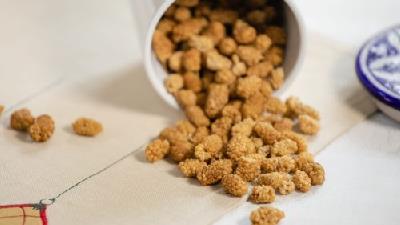 توت خشک را چطور در فر خشک کنیم