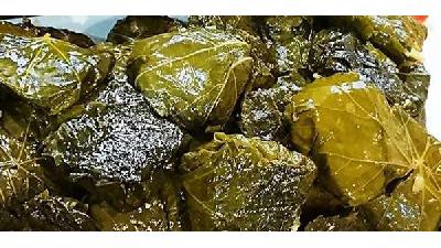 در دلمه برگ انگور چه سبزی هایی می ریزند