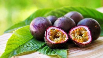 پشن فروت از میوه های استوایی است