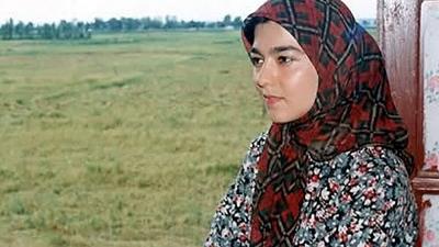 پوپک گلدره بازیگر نقش دریا در سریال دنیای شیرین دریا