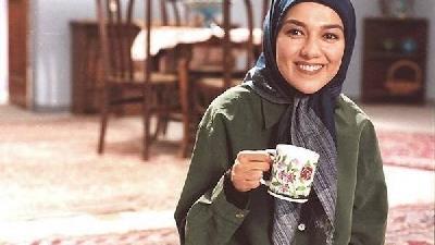 پوپک گلدره بازیگر نقش دریا در سریال دنیای شیرین دریا