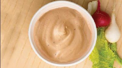 طرز تهیه سس هزار جزیره چگونه است