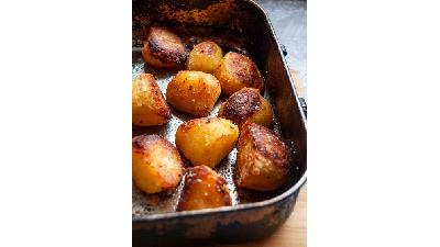 طرز تهیه سیب زمینی تنوری در فر