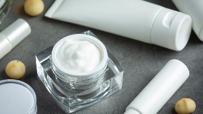 چگونه با کرم جوان کننده و ضد چروک، پیری زودرس پوست را درمان کنیم