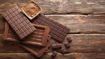 مزایای مصرف شکلات تلخ در دوران قاعدگی