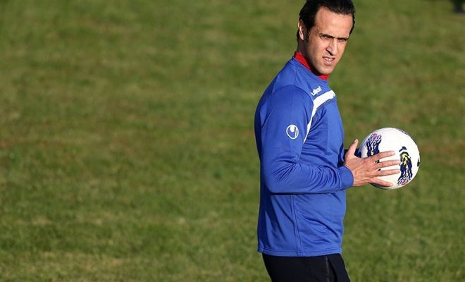 علی کریمی: امیدوارم شرایط برای ورود بانوان به استادیوم‌ها فراهم شود